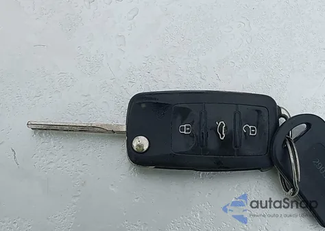 2011 Volkswagen Jetta 2.5L Se z USA, uszkodzony, nr VIN 3VWDX7AJ7BM304372